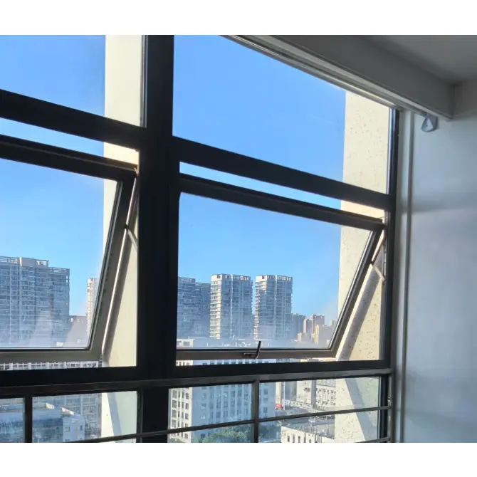 Finestre con apertura verso l'esterno in lega di alluminio