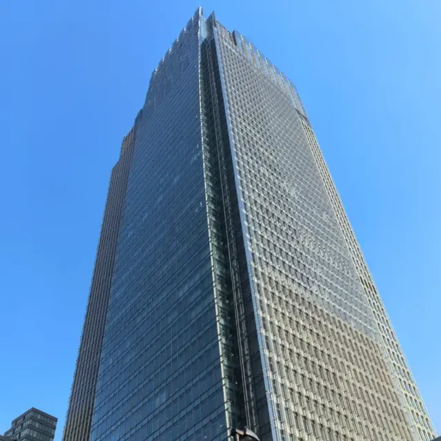 Facciate continue in vetro con supporto puntuale